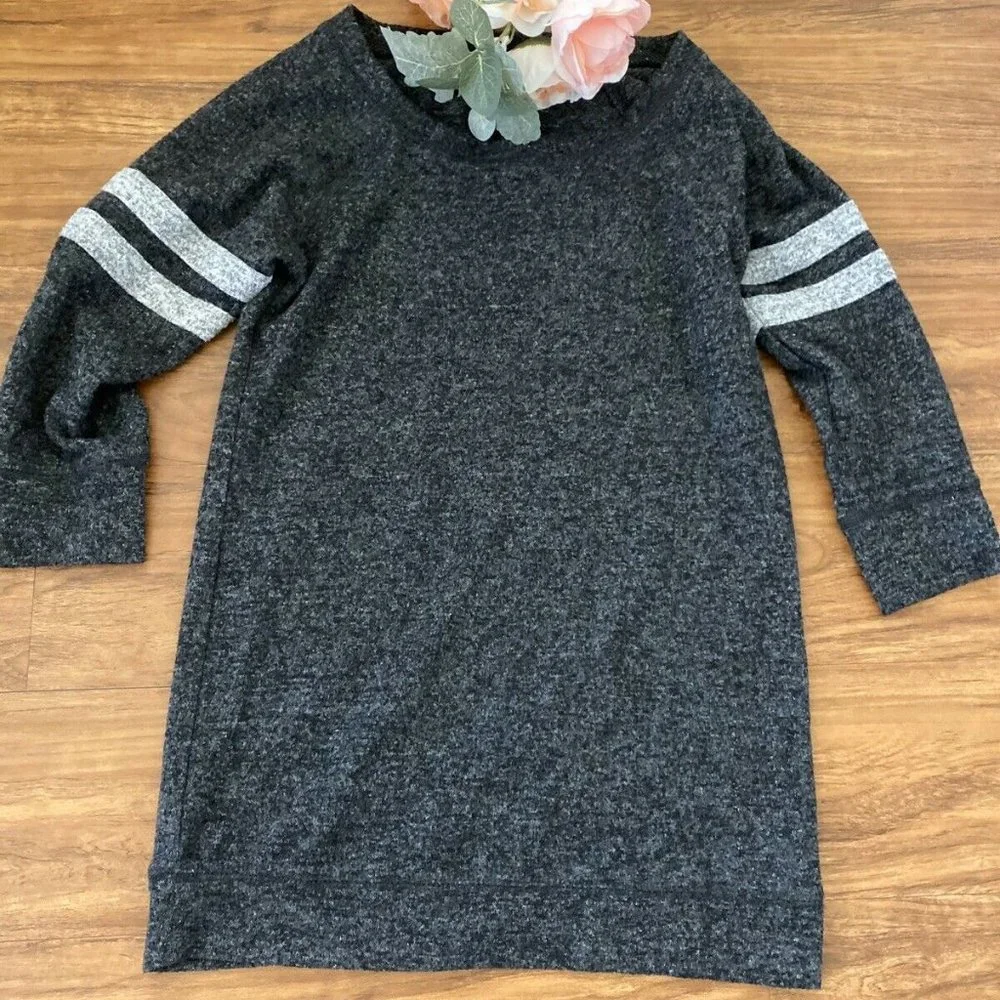 VTG‎ Ladies Sweater Gray with Stripes 3/4 Sleeves